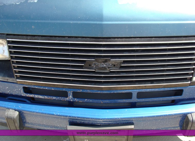 image for item 8353 1994 Chevrolet Astro Van