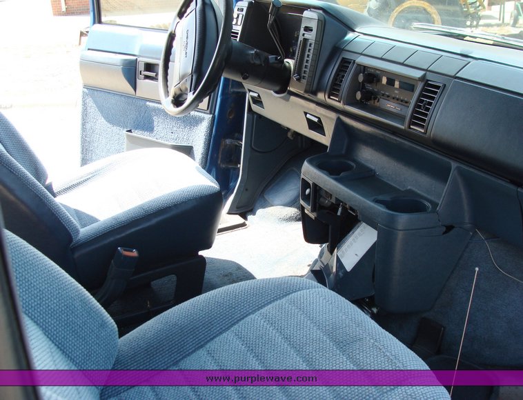 image for item 8353 1994 Chevrolet Astro Van