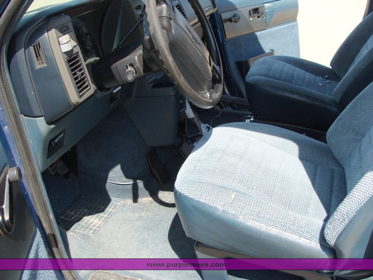 image for item 8353 1994 Chevrolet Astro Van