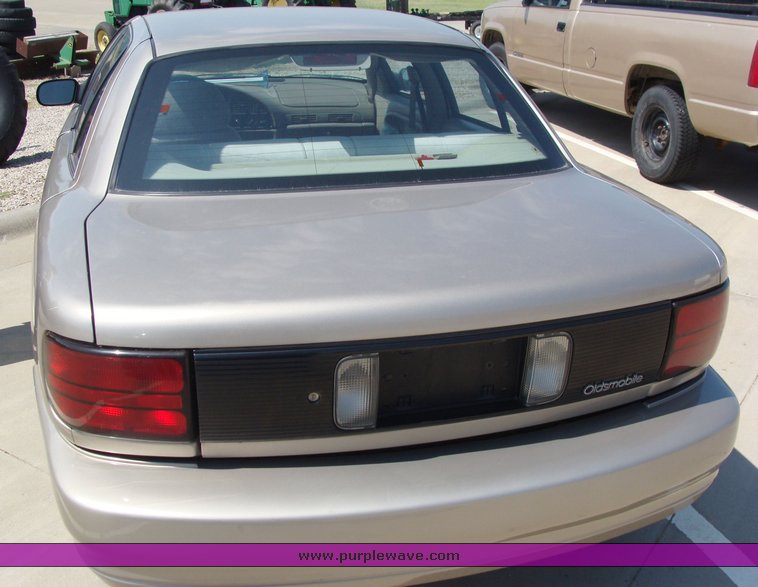 image for item 8354 1997 Oldsmobile Achieva SL