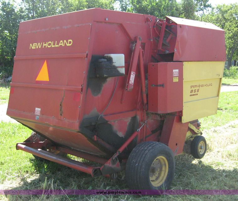 image for item 8583 1985 New Holland 855 round baler