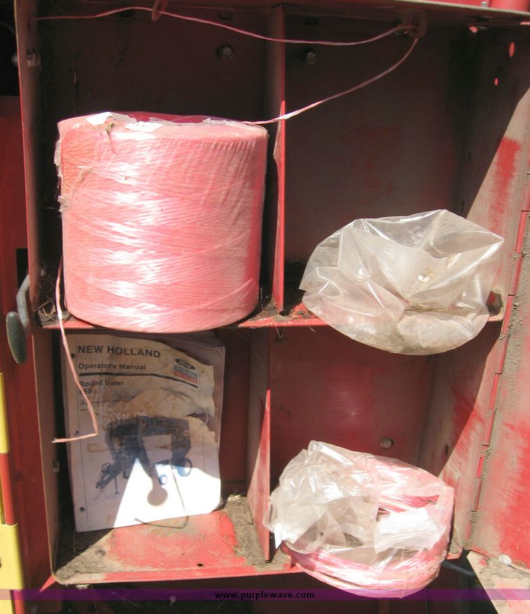 image for item 8583 1985 New Holland 855 round baler