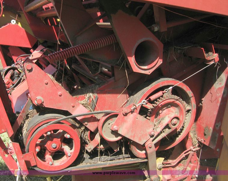 image for item 8583 1985 New Holland 855 round baler