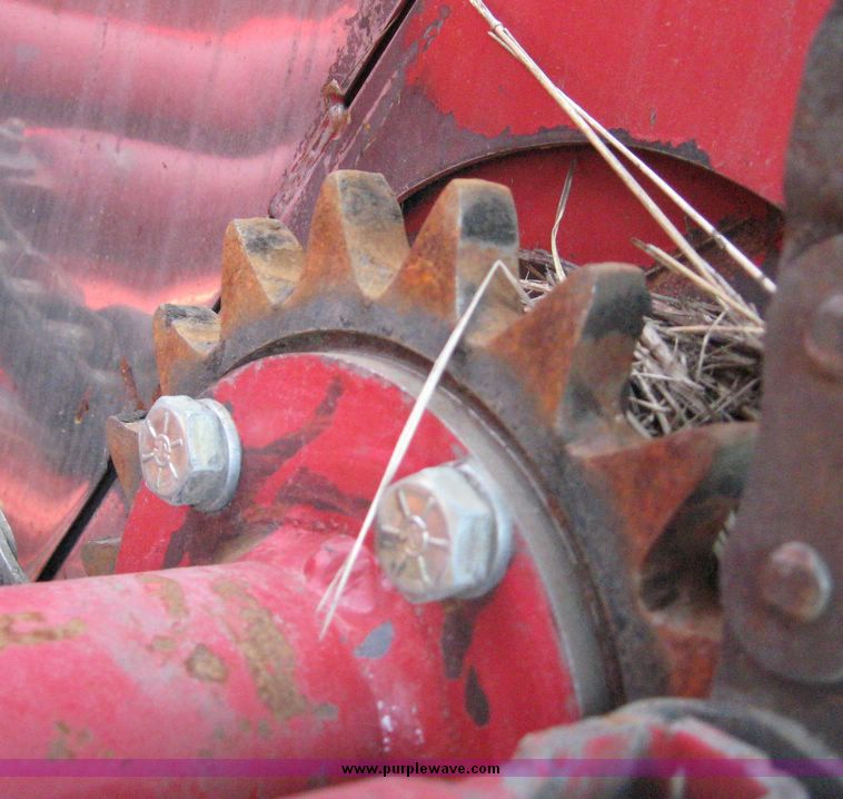 image for item 8583 1985 New Holland 855 round baler