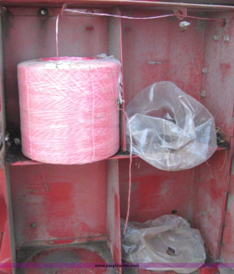 image for item 8583 1985 New Holland 855 round baler