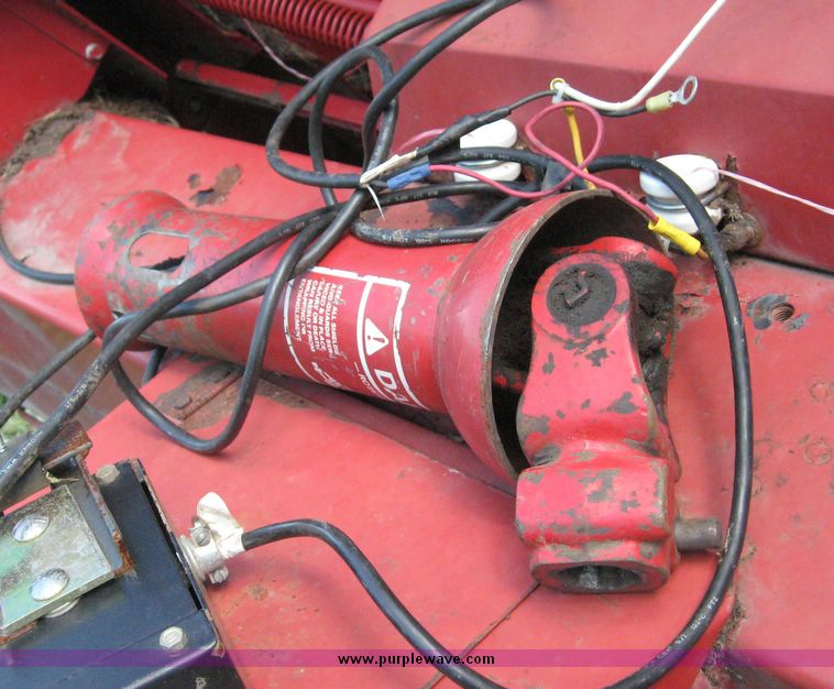 image for item 8583 1985 New Holland 855 round baler