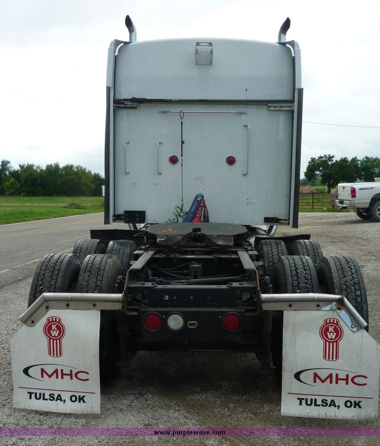 image for item 3659 2004 Kenworth W900L tractor truck