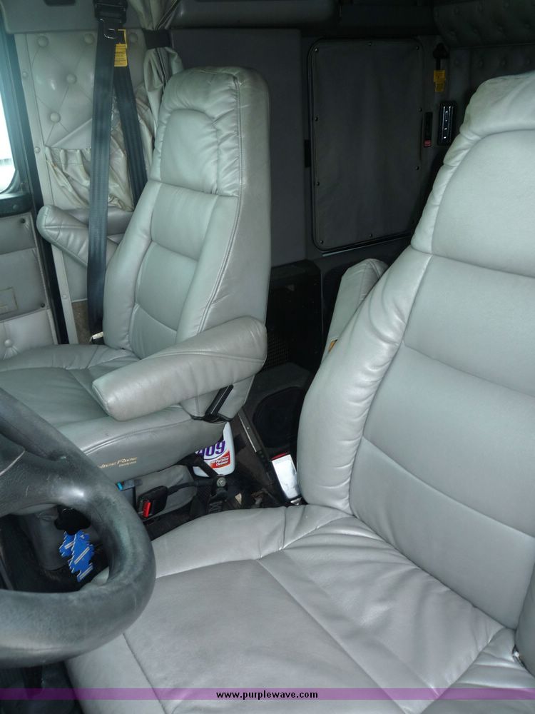 image for item 3659 2004 Kenworth W900L tractor truck