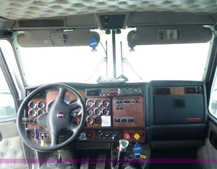 image for item 3659 2004 Kenworth W900L tractor truck