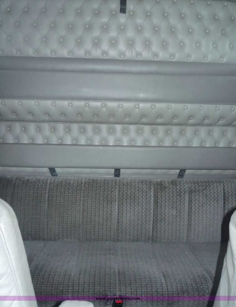 image for item 3659 2004 Kenworth W900L tractor truck