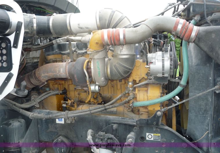 image for item 3659 2004 Kenworth W900L tractor truck