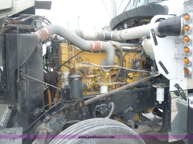 image for item 3659 2004 Kenworth W900L tractor truck