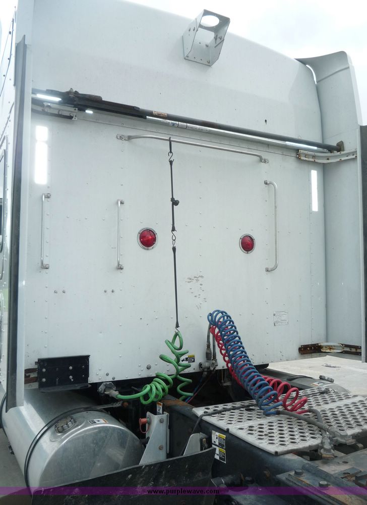 image for item 3659 2004 Kenworth W900L tractor truck