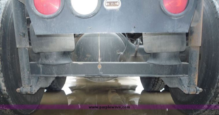 image for item 3659 2004 Kenworth W900L tractor truck