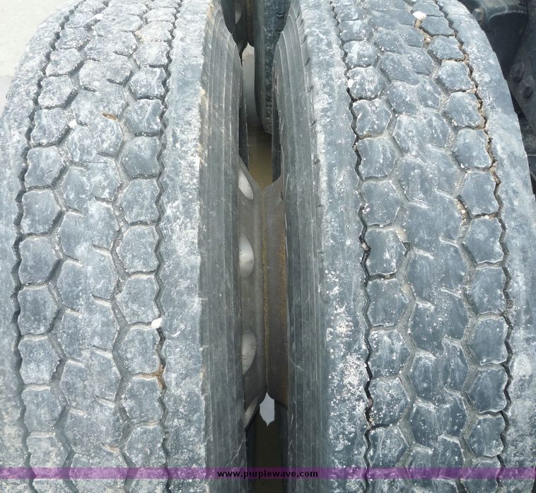 image for item 3659 2004 Kenworth W900L tractor truck