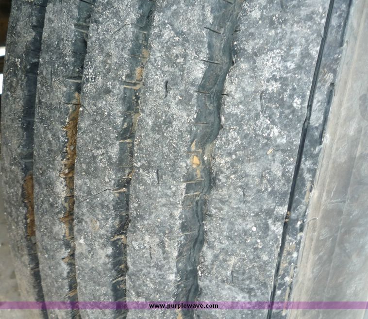 image for item 3659 2004 Kenworth W900L tractor truck