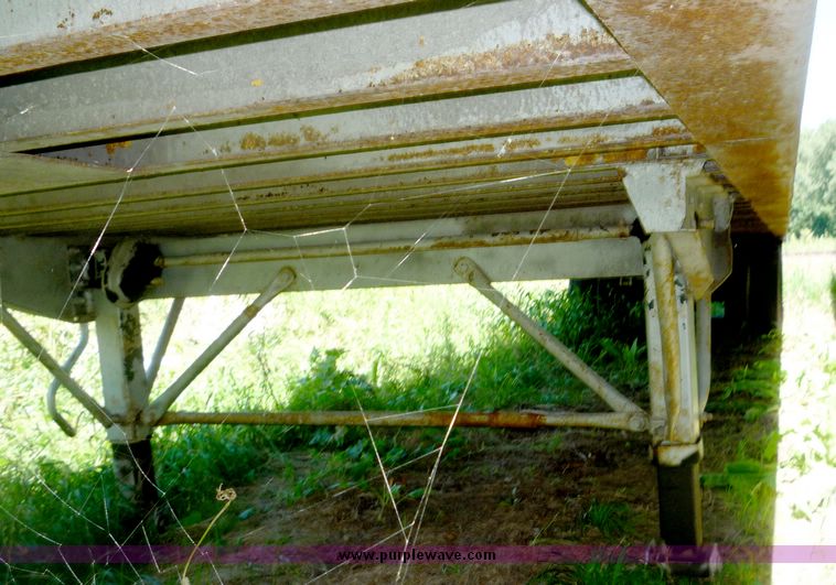 image for item 3924 1984 Miller tandem axle van trailer