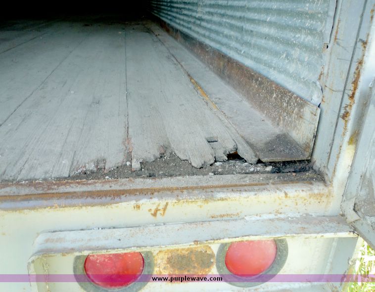 image for item 3924 1984 Miller tandem axle van trailer