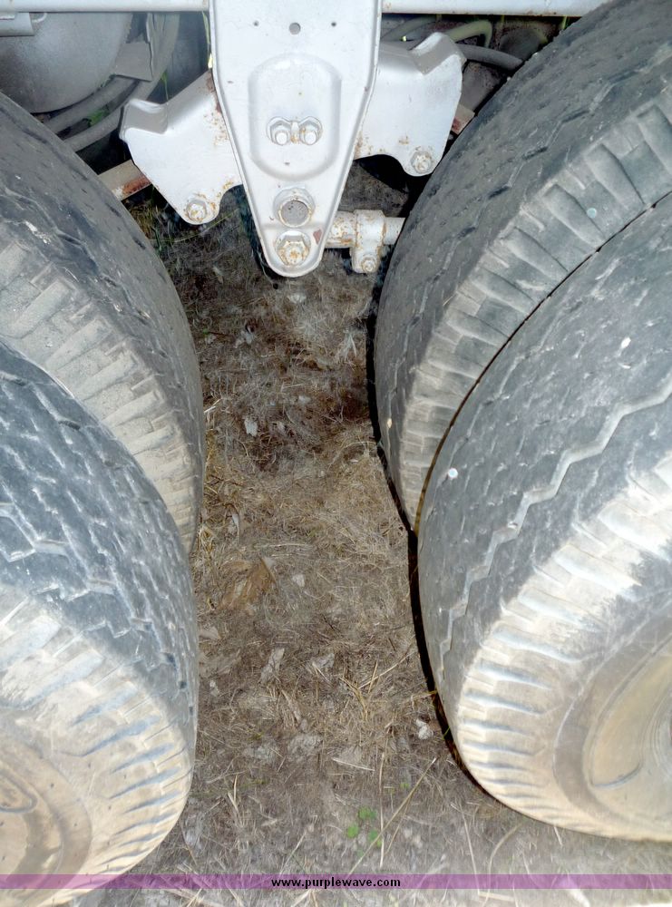 image for item 3924 1984 Miller tandem axle van trailer