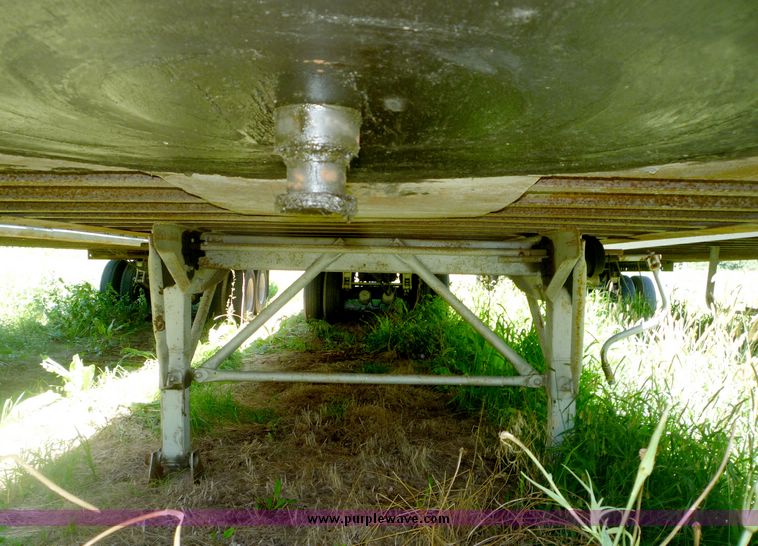 image for item 3925 1978 Donsey tandem axle van trailer