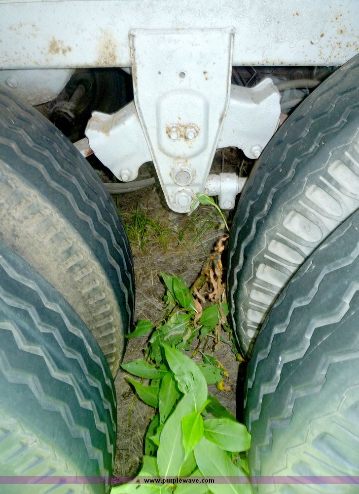 image for item 3925 1978 Donsey tandem axle van trailer