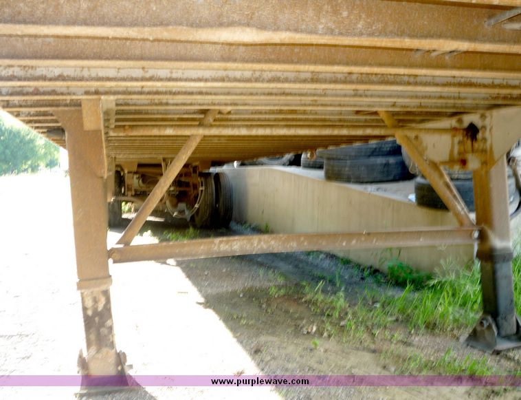 image for item 3926 1984 Dorsey tandem axle van trailer