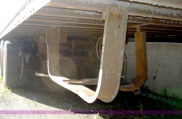 image for item 3926 1984 Dorsey tandem axle van trailer