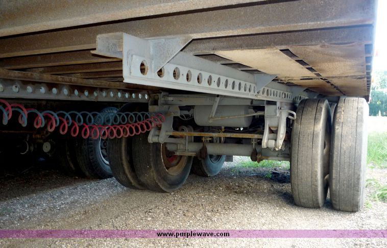 image for item 3928 1983 Lufkin tandem axle van trailer