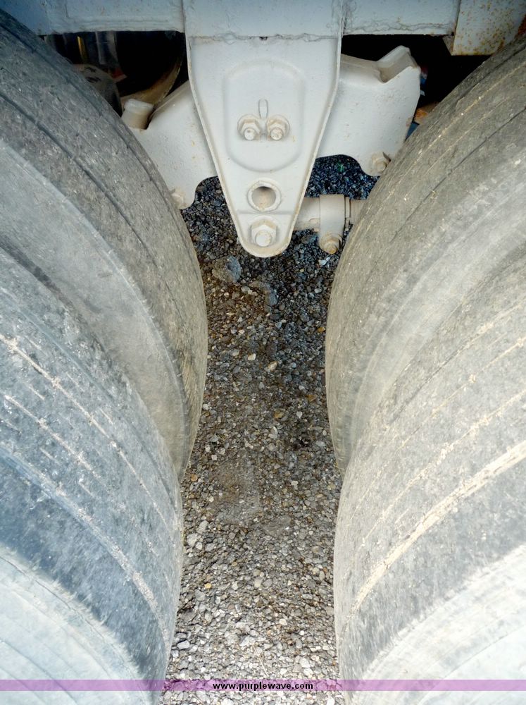 image for item 3928 1983 Lufkin tandem axle van trailer