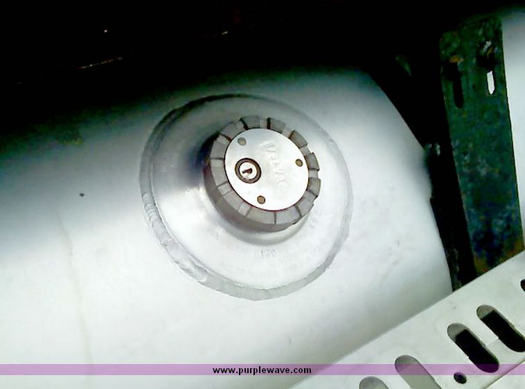 image for item 4019 1993 Freightliner Conventional FLD120 tractor truck