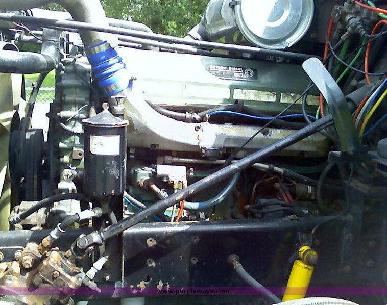 image for item 4019 1993 Freightliner Conventional FLD120 tractor truck