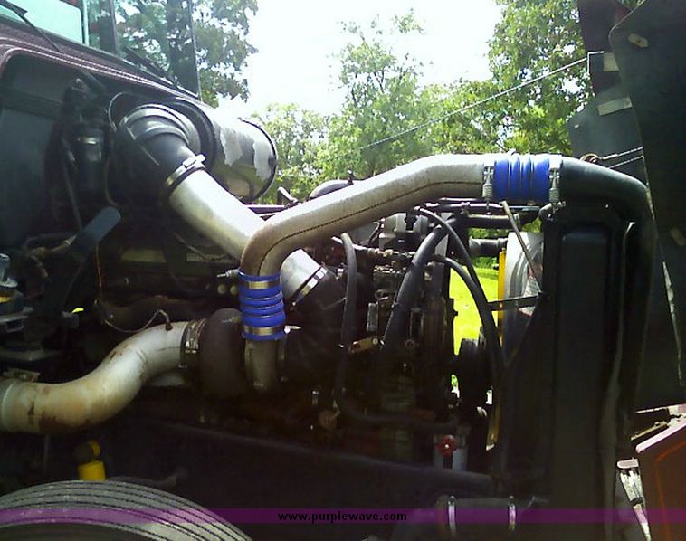 image for item 4019 1993 Freightliner Conventional FLD120 tractor truck