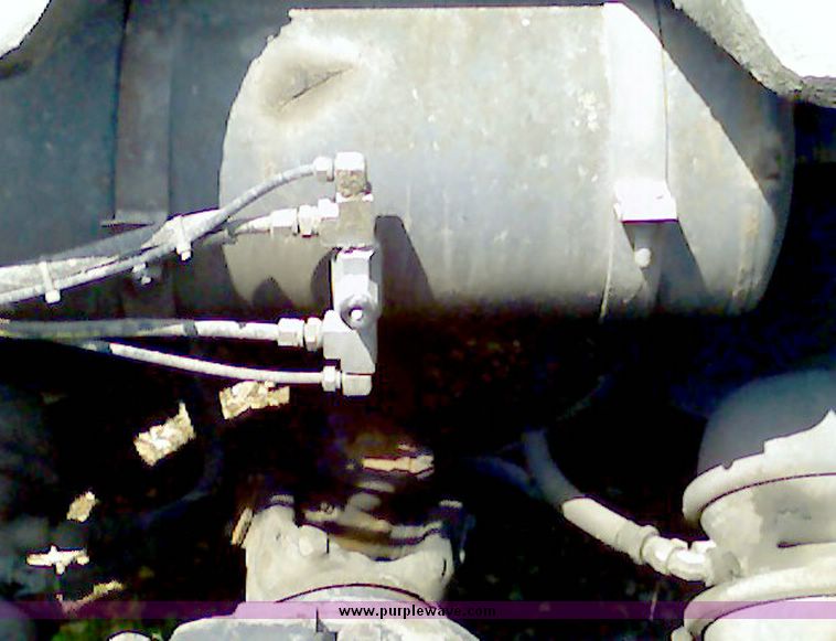 image for item 4019 1993 Freightliner Conventional FLD120 tractor truck