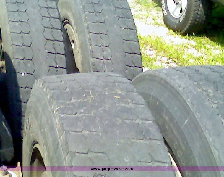 image for item 4019 1993 Freightliner Conventional FLD120 tractor truck