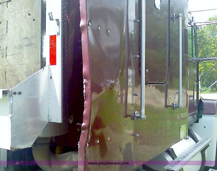 image for item 4019 1993 Freightliner Conventional FLD120 tractor truck