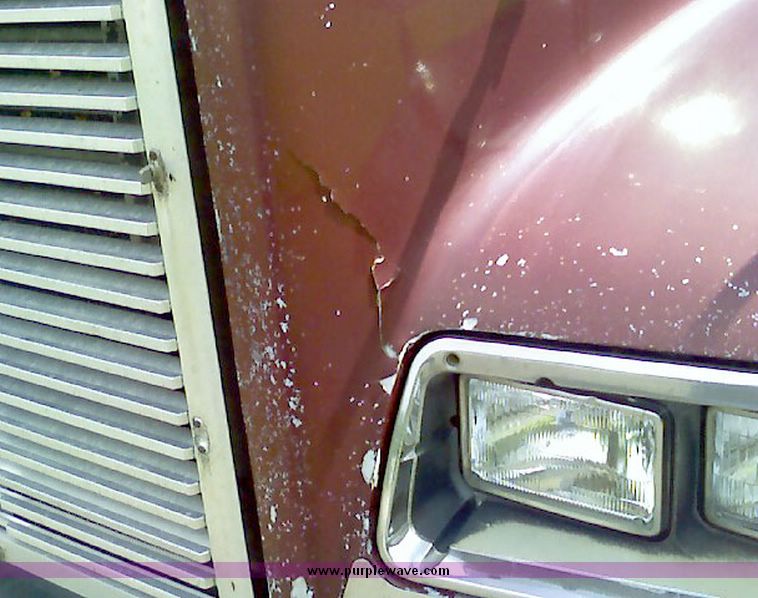 image for item 4019 1993 Freightliner Conventional FLD120 tractor truck