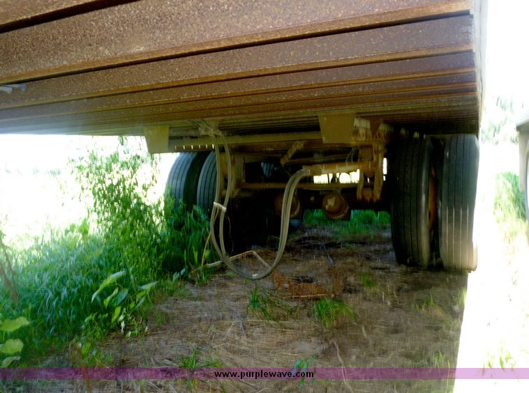 image for item 4027 1985 Dorsey tandem axle van trailer