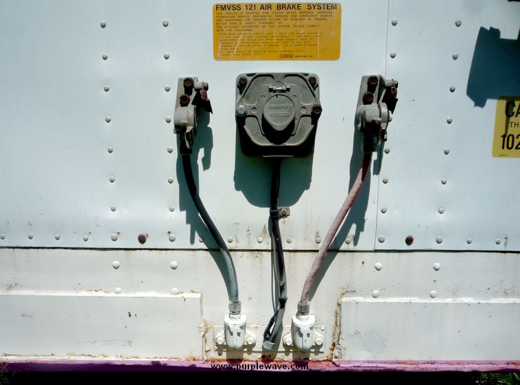 image for item 4028 1983 Lufkin tandem axle van trailer