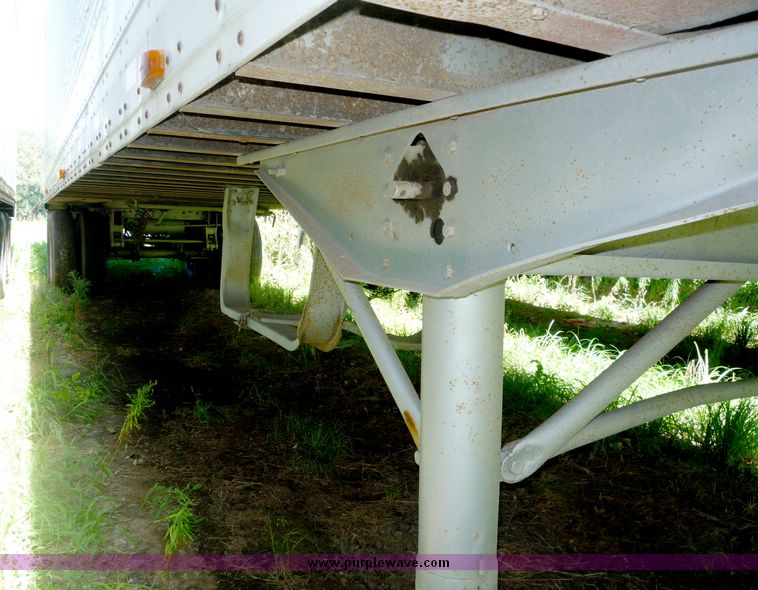 image for item 4028 1983 Lufkin tandem axle van trailer