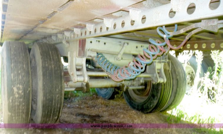 image for item 4028 1983 Lufkin tandem axle van trailer