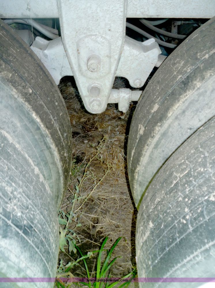 image for item 4028 1983 Lufkin tandem axle van trailer