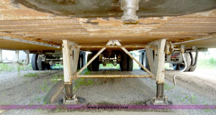 image for item 4052 1978 Budd tandem axle van trailer