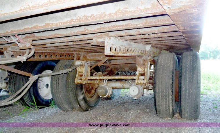 image for item 4052 1978 Budd tandem axle van trailer