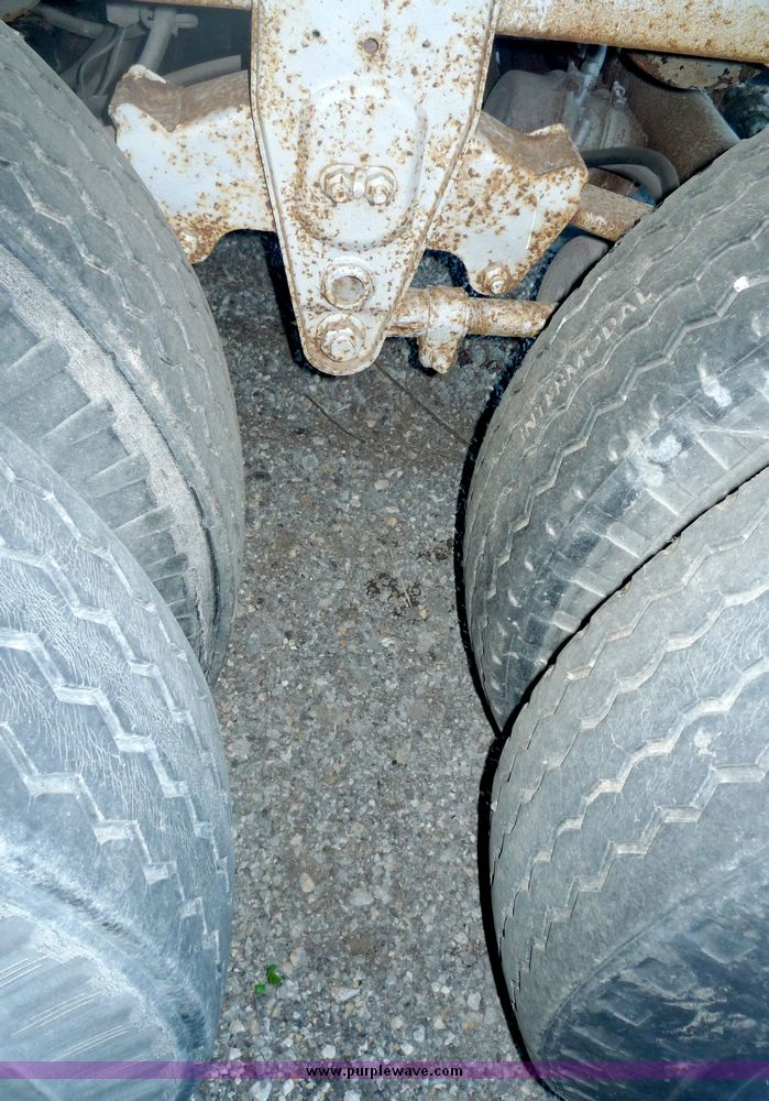 image for item 4052 1978 Budd tandem axle van trailer