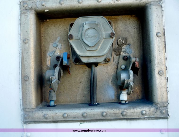 image for item 4056 1984 Brae tandem axle van trailer