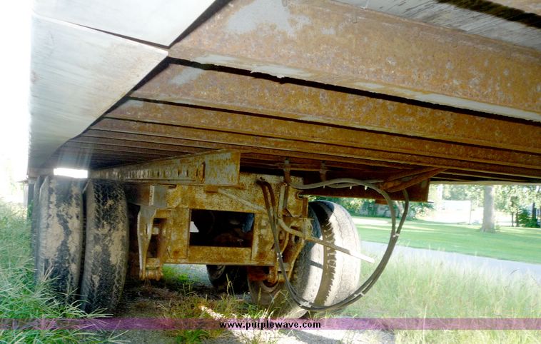 image for item 4060 1984 Fruehauf tandem axle van trailer