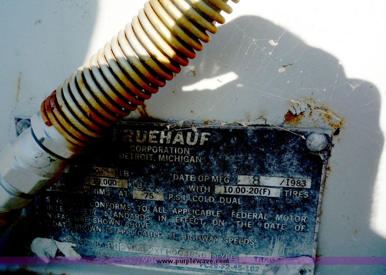 image for item 4060 1984 Fruehauf tandem axle van trailer