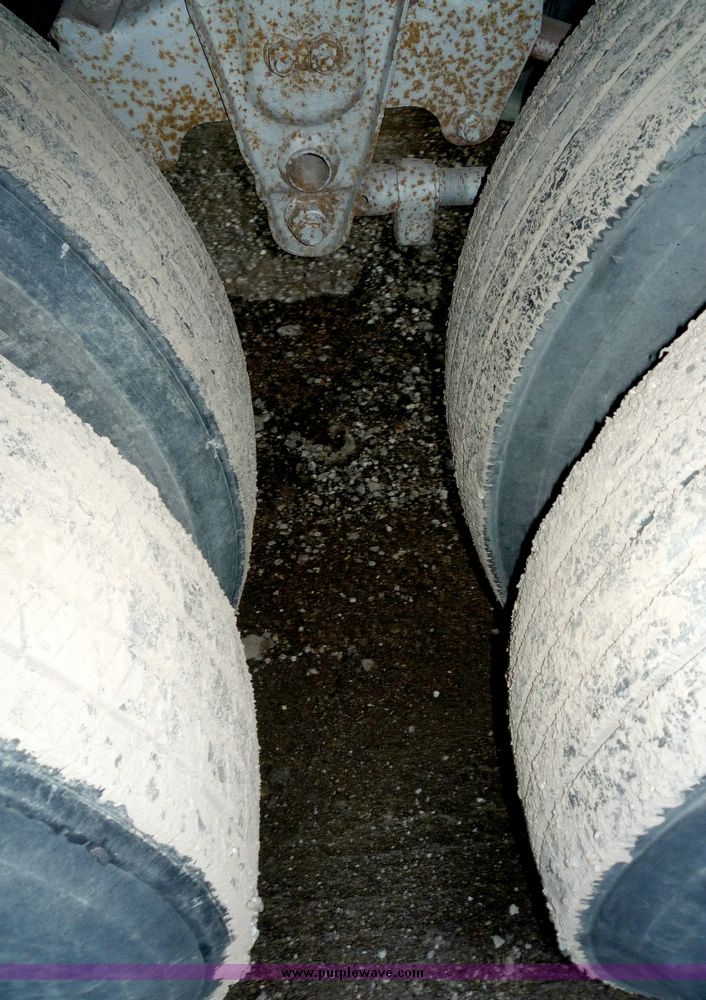 image for item 5000 1985 Dorsey AIDT-84LS tandem axle van trailer