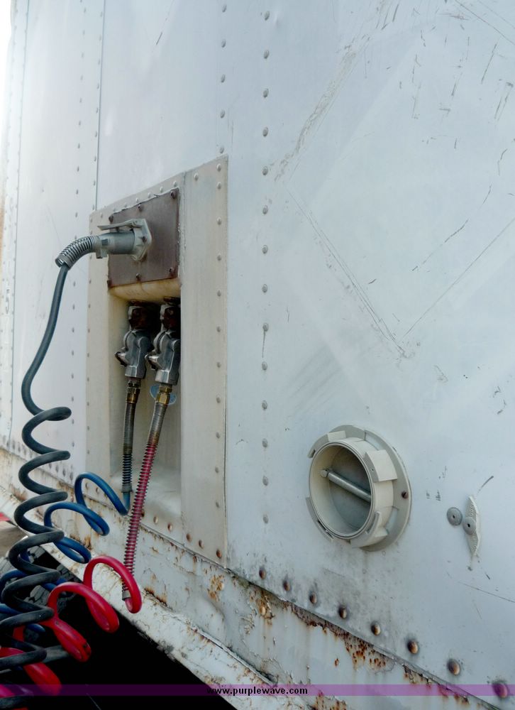 image for item 5002 1979 Strick tandem axle van trailer