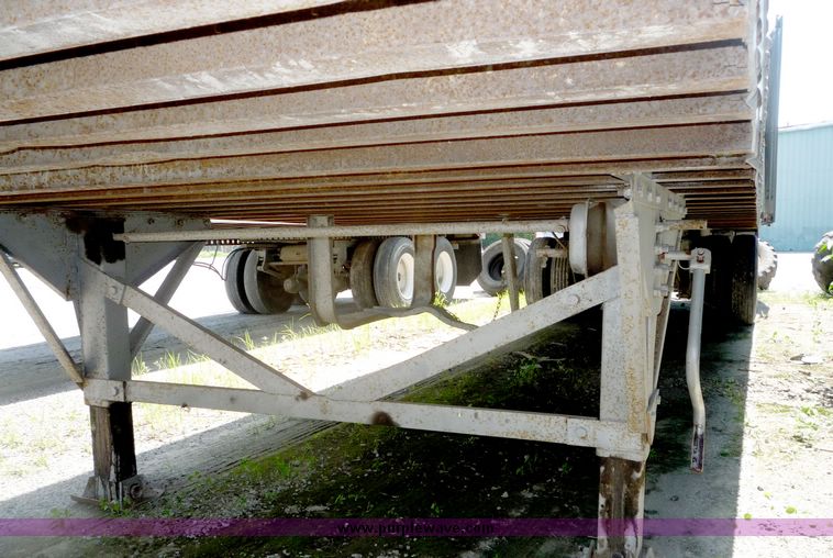 image for item 5004 1984 Fruehauf tandem axle van trailer